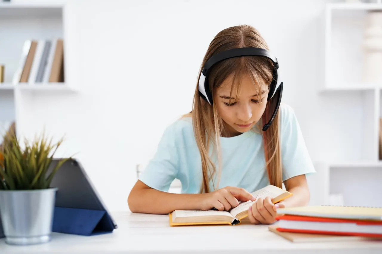 Zdjęcie Czy szkoła w chmurze jest dobra? Odkryj wady i zalety tej formy edukacji