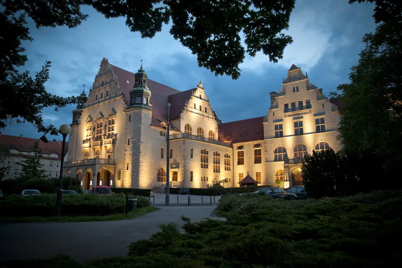 Zdjęcie Uniwersytet im Adama Mickiewicza w Poznaniu - kluczowe informacje o studiach