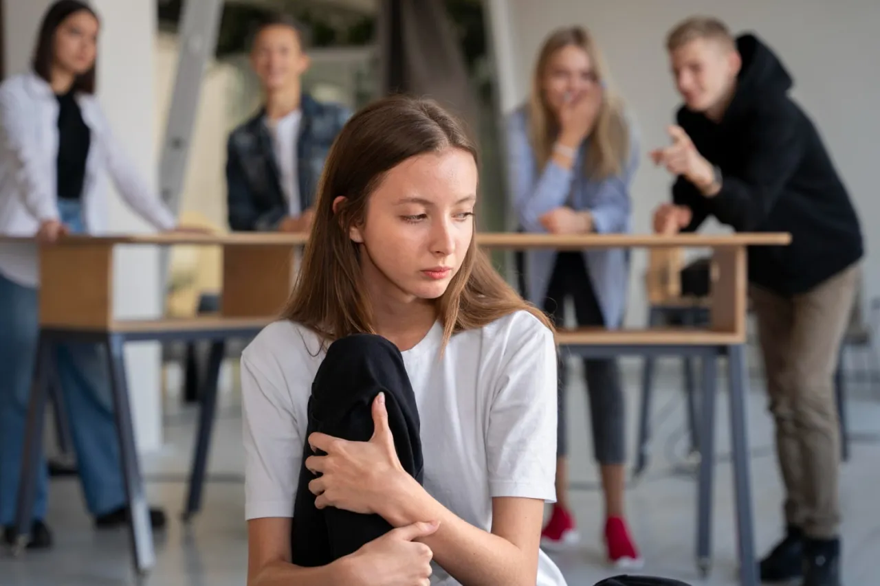 Zdjęcie Gdzie zgłosić nękanie psychiczne? Sprawdź, jak uzyskać pomoc