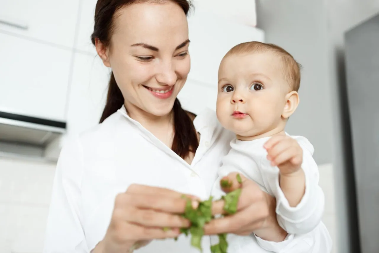 Zdjęcie Jak bezpiecznie rozszerzać dietę niemowlaka? Unikaj groźnych błędów!