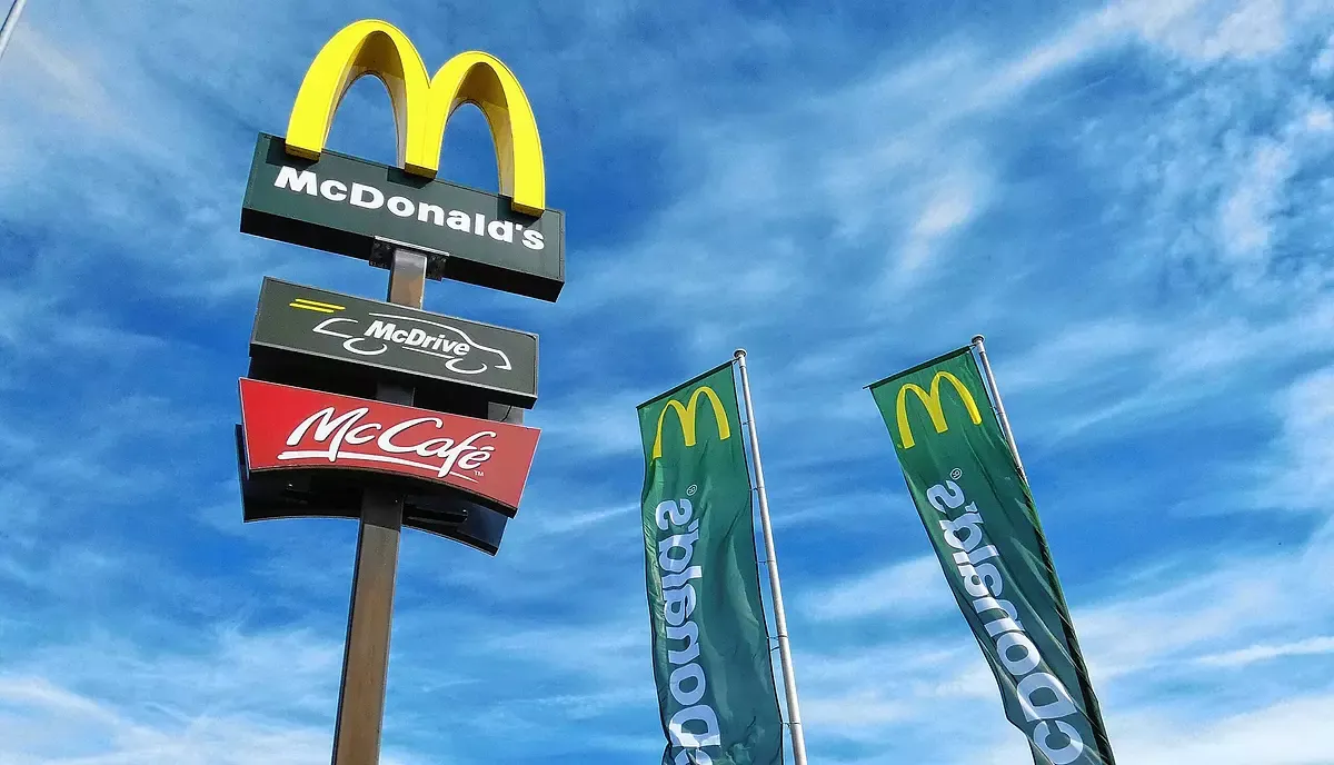 Zdjęcie Ile kosztuje sałatka premium w McDonald's? Cena, która zaskakuje