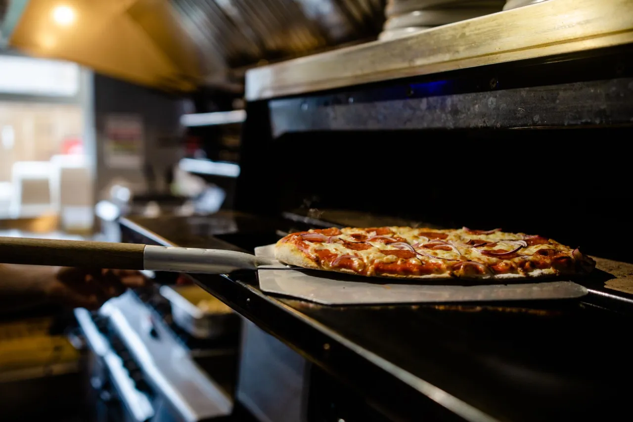 Zdjęcie Jak idealnie piec pizzę Feliciana: czas i temperatura dla najlepszych efektów