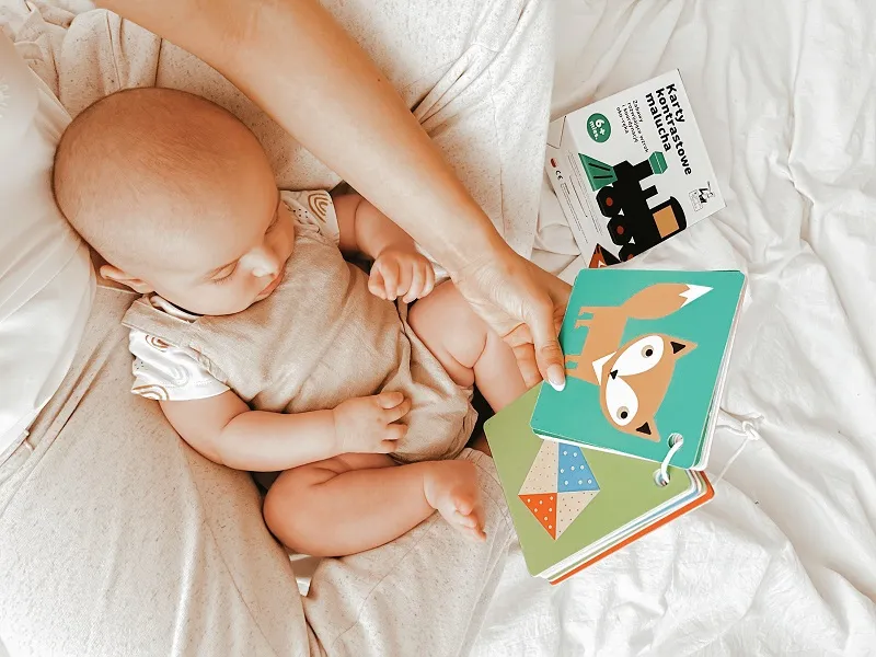 Zdjęcie Co widzi 2 miesięczne dziecko? Fakty o jego rozwoju wzroku i umiejętnościach