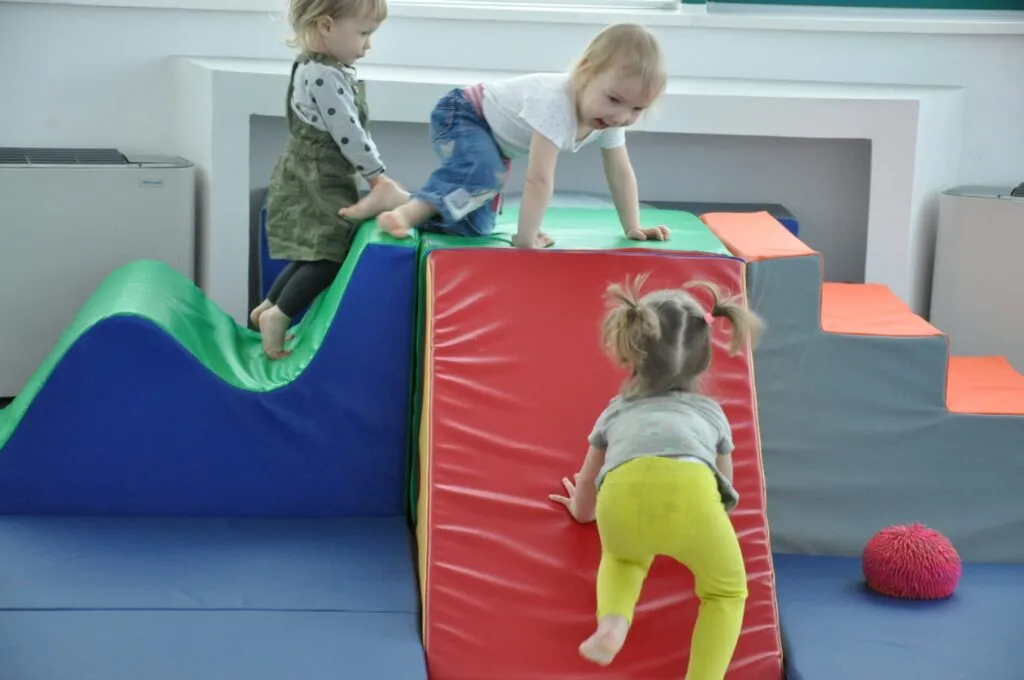 Zdjęcie Sensoryczna niemowle: jak wspierać rozwój i unikać problemów sensorycznych