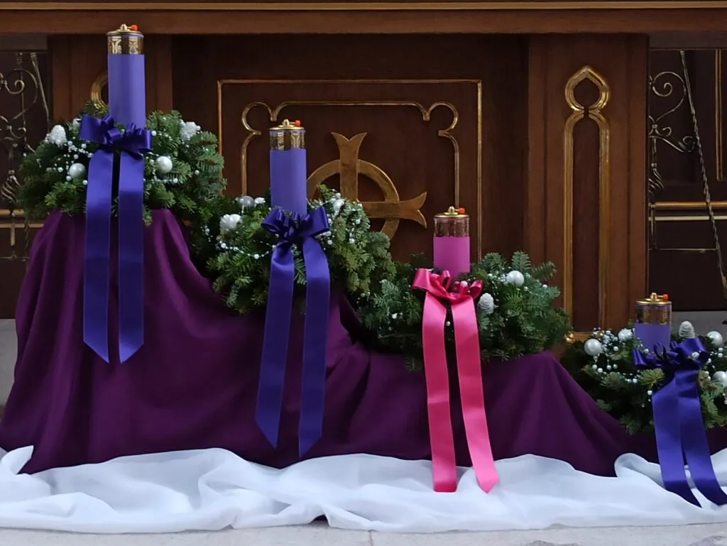 Zdjęcie Dlaczego symbole adwentowe łączą się ze światłem? Znaczenie i symbolika Adwentu