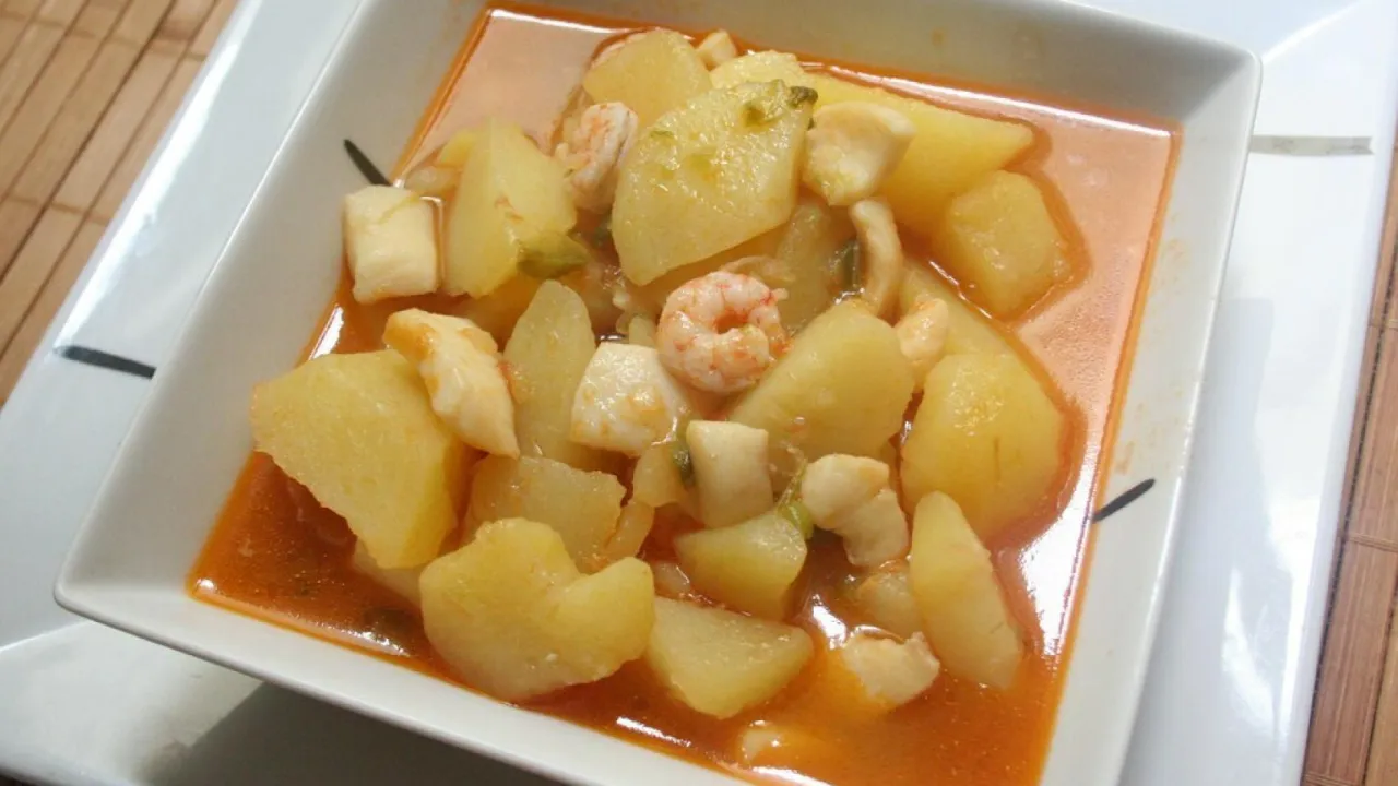 Zdjęcie Recetas irresistibles de patatas con calamares y gambas para disfrutar