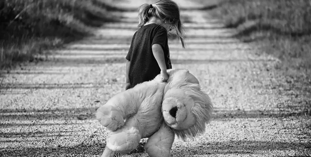 Zdjęcie Czy samotna matka może adoptować dziecko? Kluczowe informacje i wymagania