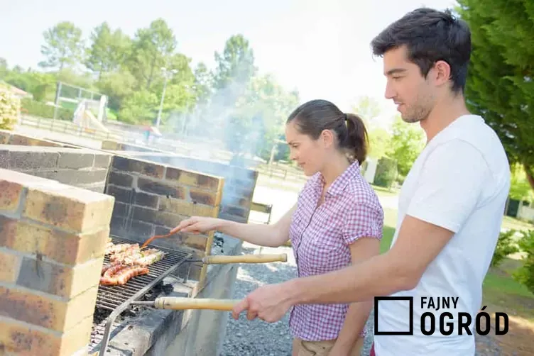 Zdjęcie Jak wymurować grill ogrodowy – krok po kroku do idealnego miejsca na grillowanie
