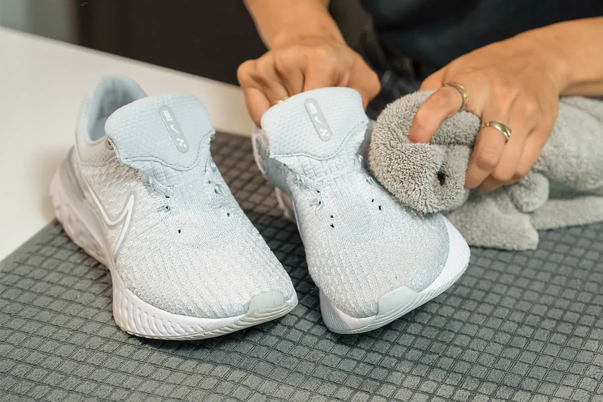 Zdjęcie Cómo se limpian los zapatos blancos sin dañarlos ni complicarse