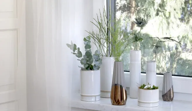 Zdjęcie Jak ozdobić parapet na balkonie – 10 inspirujących pomysłów na dekoracje
