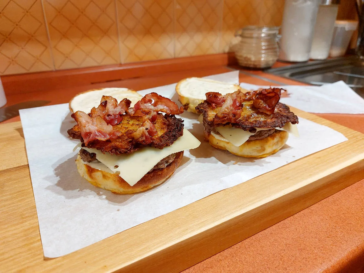 Zdjęcie Jak zrobić burgery jak z McDonald&#039;s - proste przepisy w domu