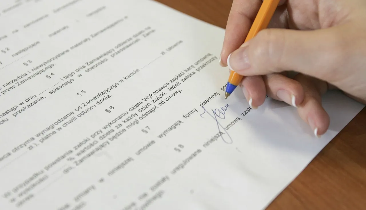 Zdjęcie Sprzedajesz działkę? Dokumenty do notariusza pełna lista!