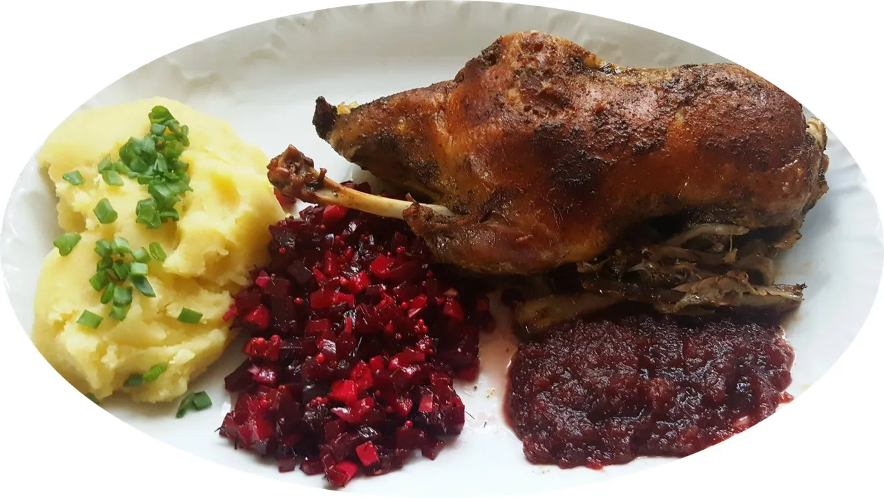 Zdjęcie Poznaj najlepszy sposób jak upiec kaczkę w piekarniku na chrupiąco w 4 krokach