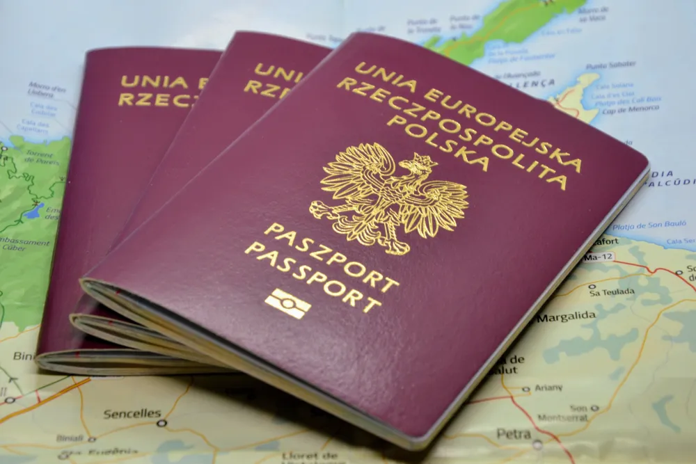 Zdjęcie Ile kosztuje zgoda na paszport u notariusza? Sprawdź, co musisz wiedzieć