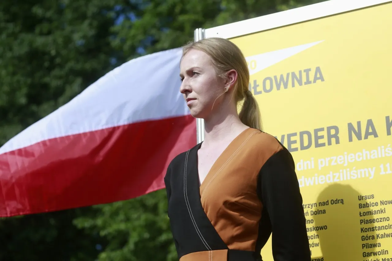 Zdjęcie Zona Hołownia: Jakie ma obowiązki jako pilot myśliwca w wojsku?