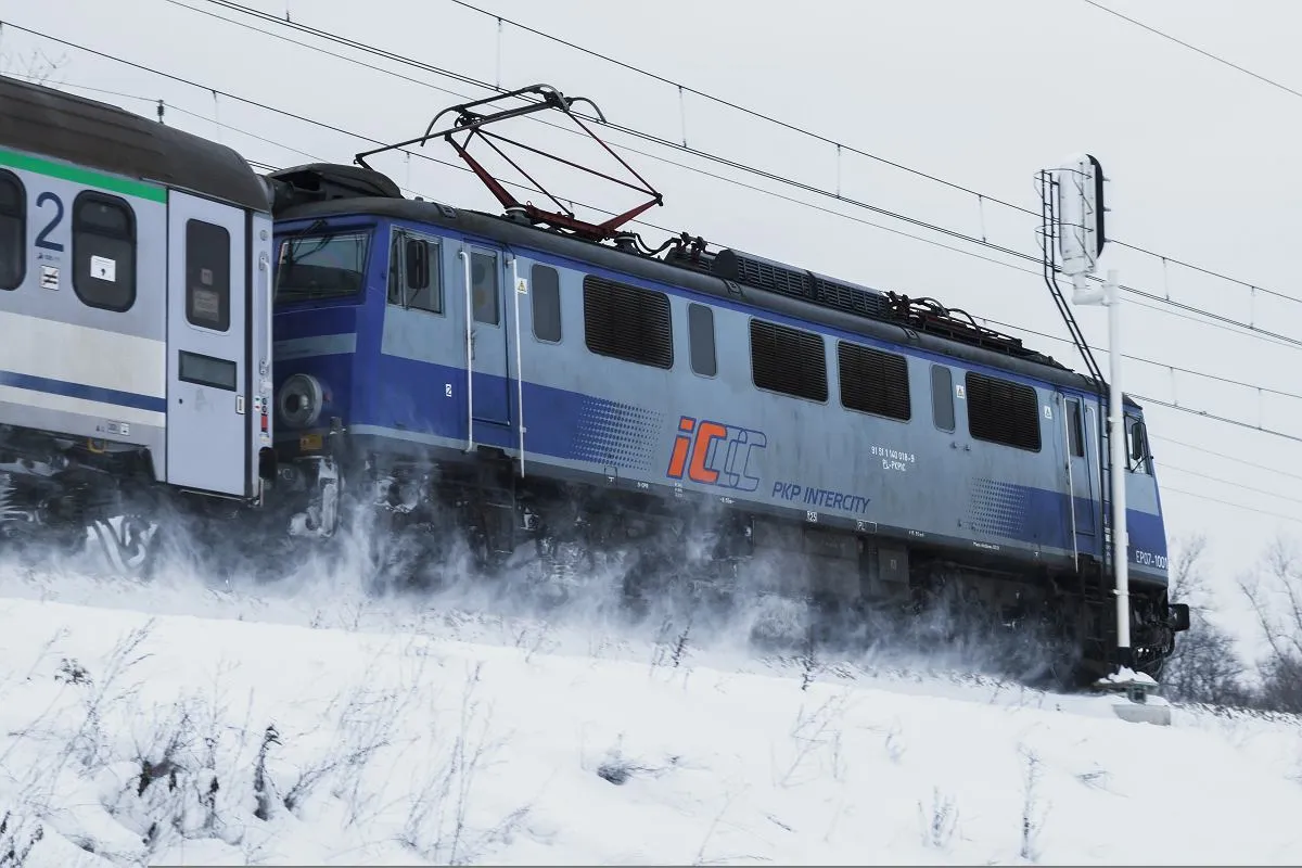 Zdjęcie Czym się różni pociąg TLK od IC? Poznaj kluczowe różnice i wybierz lepiej