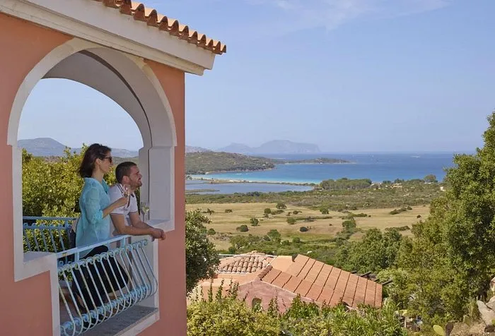 Zdjęcie Hotel Lu Nibareddu na Sardynii: komfortowy wypoczynek nad morzem w Porto Taverna