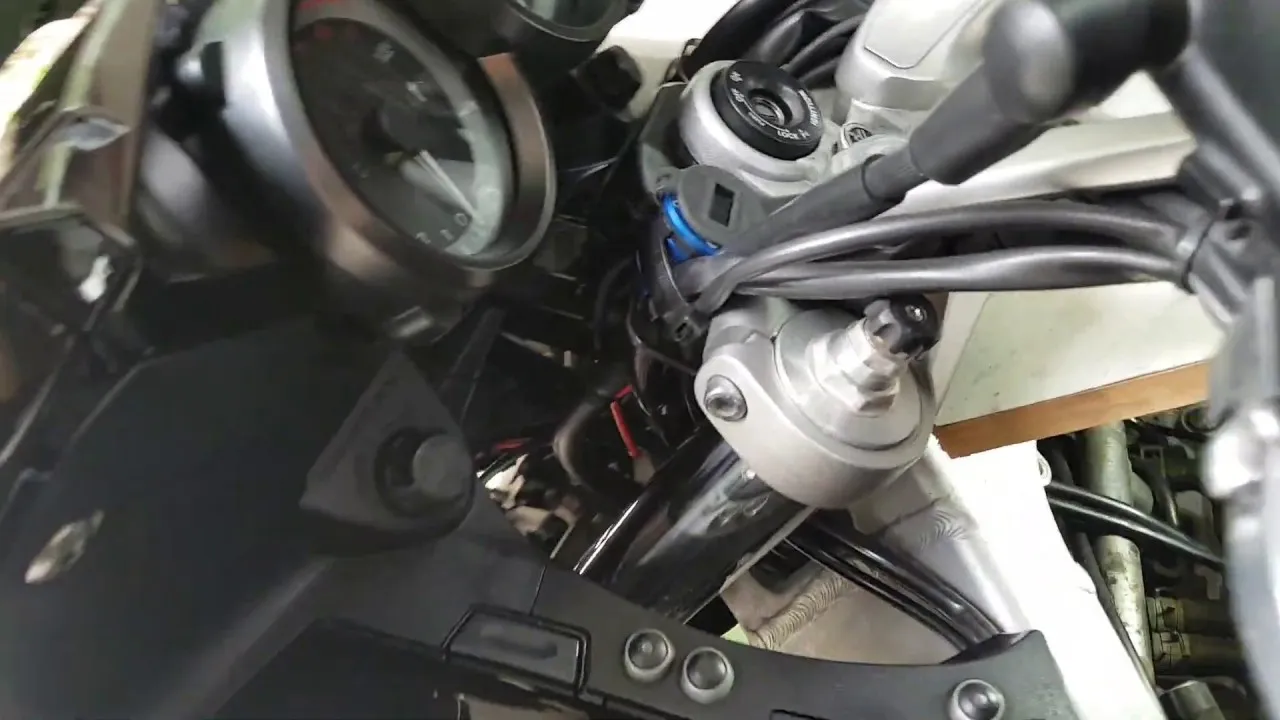 Zdjęcie Gdzie są bezpieczniki Yamaha FJR 1300? Odkryj ich lokalizację i uniknij problemów