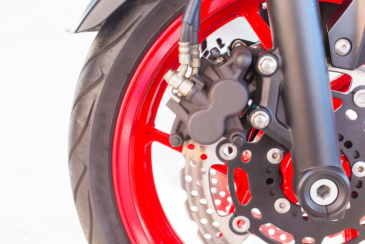 Zdjęcie La importancia del freno de una motocicleta para tu seguridad y control