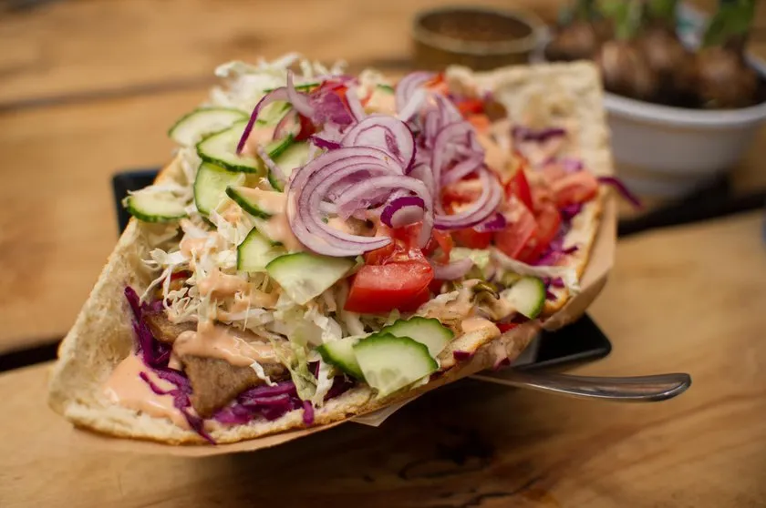 Zdjęcie Gdzie jest kebab? Odkryj najlepsze miejsca na pysznego kebaba w Polsce