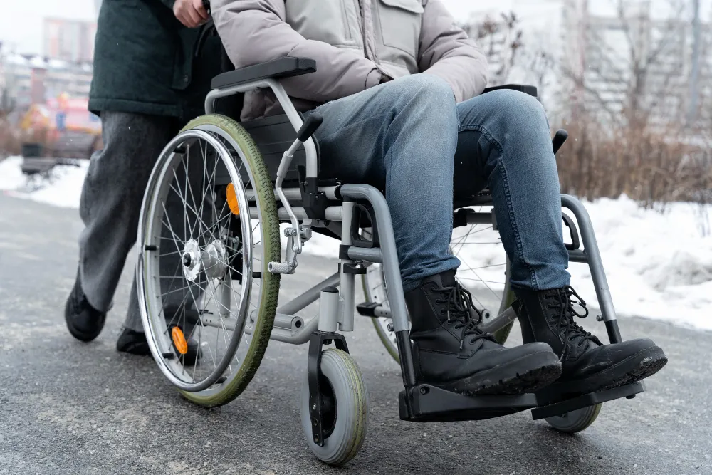 Zdjęcie Ile kosztuje wózek inwalidzki? Zaskakujące ceny i modele do wyboru