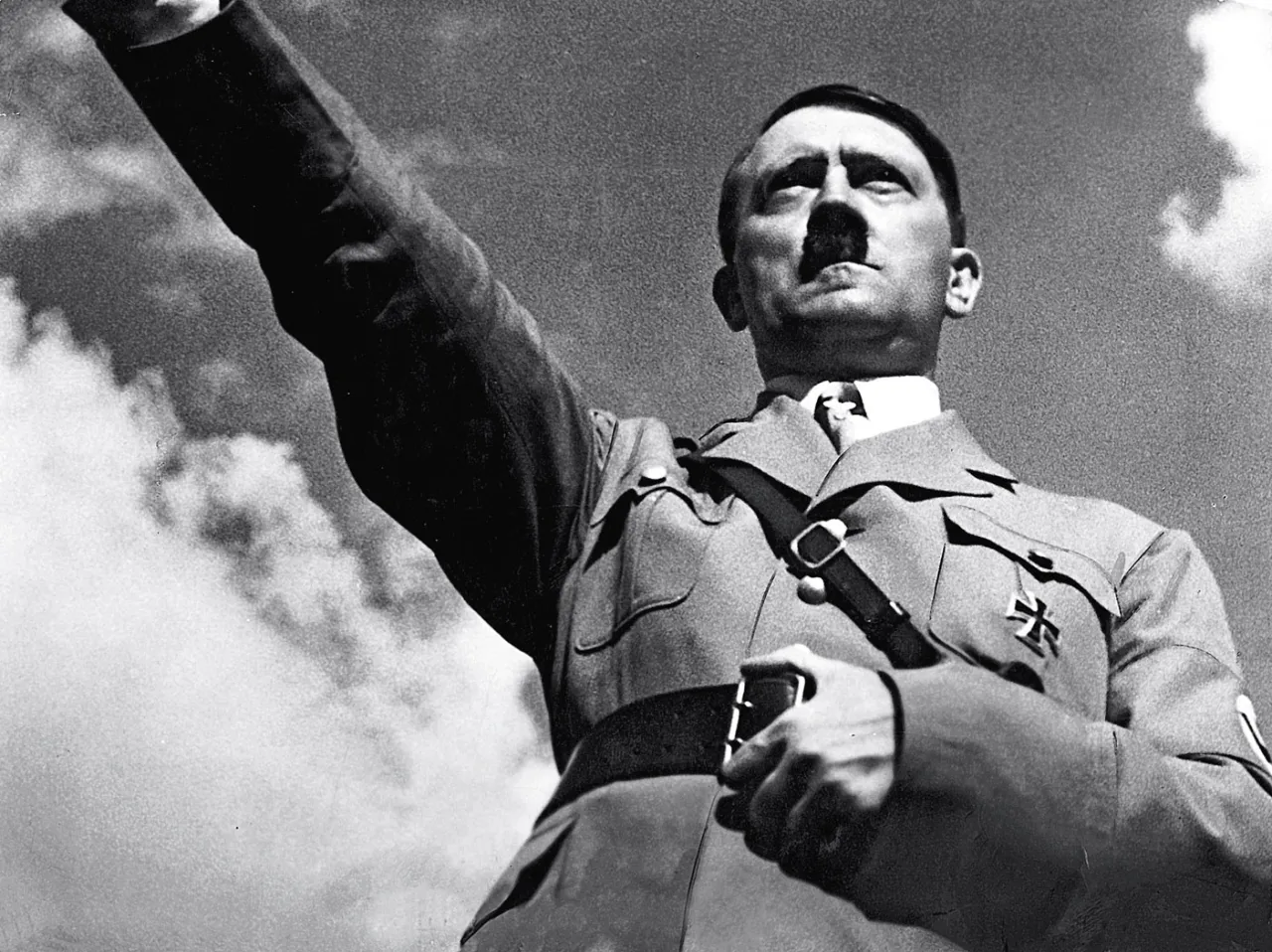 Zdjęcie W którym roku Hitler został kanclerzem? Odkryj kluczowe wydarzenia