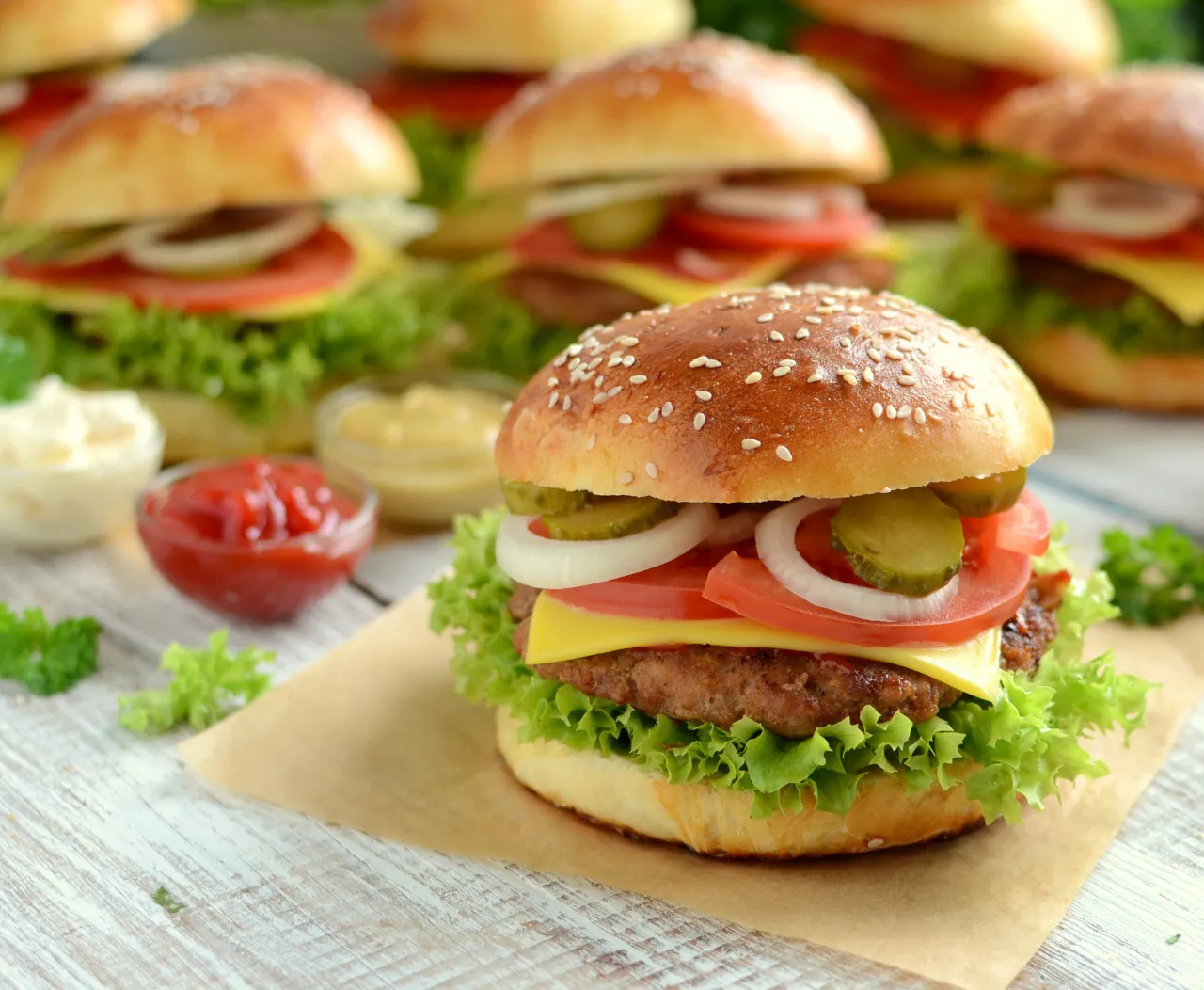 Zdjęcie Jak zrobić hamburgery z mięsa mielonego, które zachwycą każdego smakosza