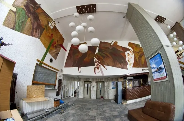 Zdjęcie Hotel Sudety Wałbrzych: tajemnice opuszczonego gmachu i eksploracja wnętrz