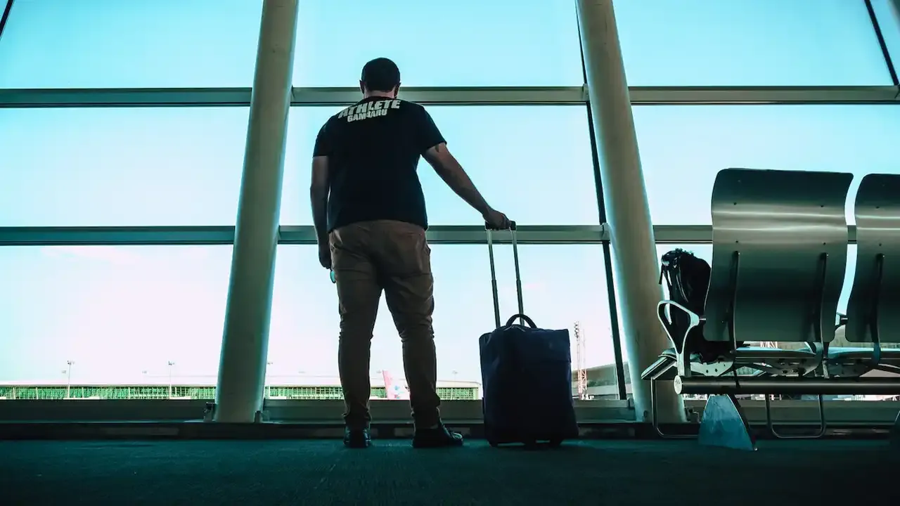Zdjęcie Jakie wymiary walizki do samolotu Wizz Air, aby uniknąć problemów?