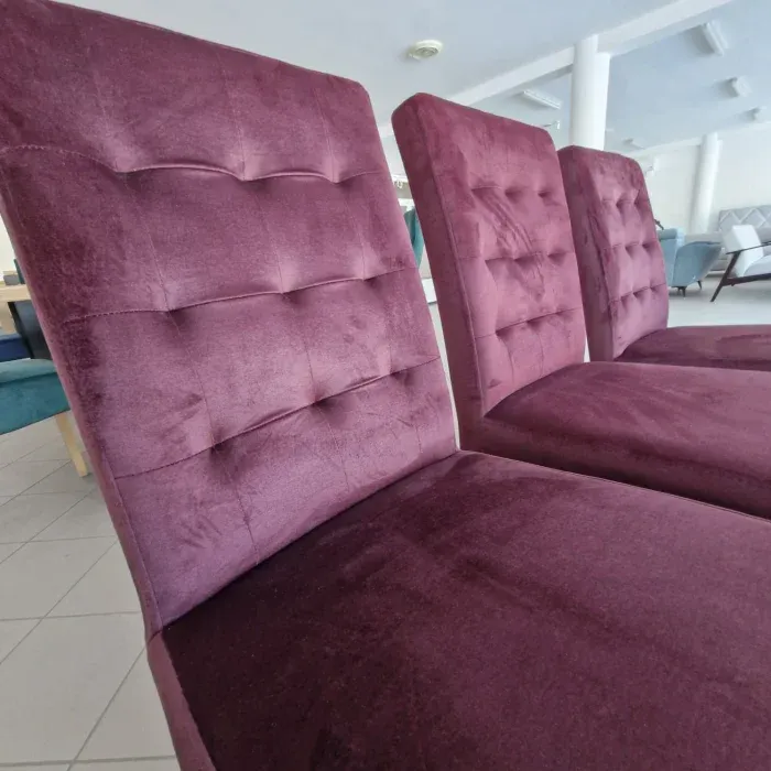 Zdjęcie Jakie są teraz modne krzesła do salonu - trendy, które zachwycają