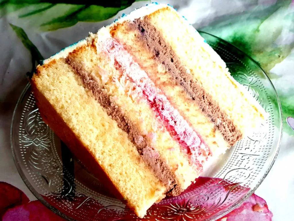 Zdjęcie Tort Kraina Lodu jak zrobić - prosty przepis na magiczny tort dla dzieci