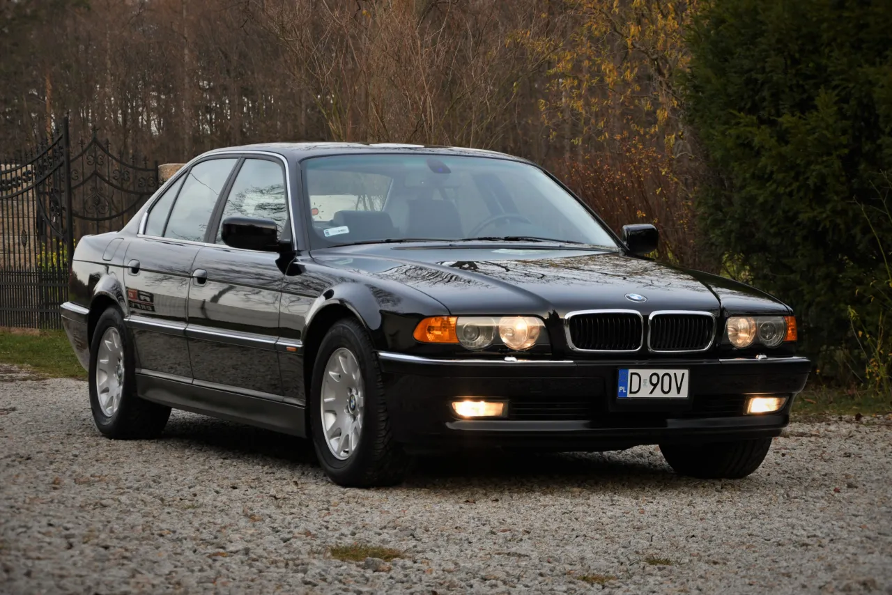 Zdjęcie BMW Seria 7 E38: Luksusowa limuzyna, która wciąż zachwyca