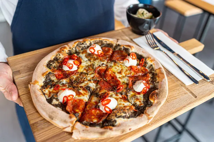 Zdjęcie Ile kosztuje pizza we Włoszech? Ceny, które zaskoczą każdego!