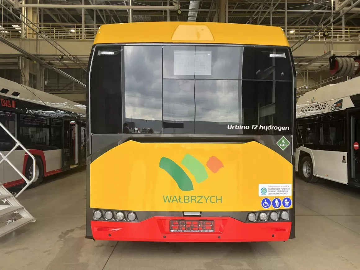 Zdjęcie Skąd odjeżdża amazon bus w Wałbrzychu? Znajdź najlepszą trasę