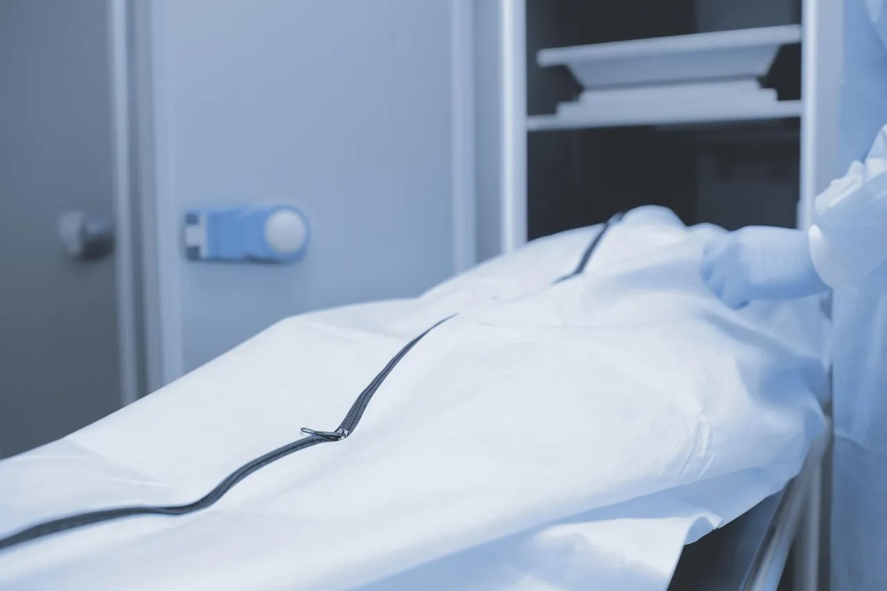 Zdjęcie Co się dzieje z ciałem po pogrzebie? Zaskakujące procesy rozkładu