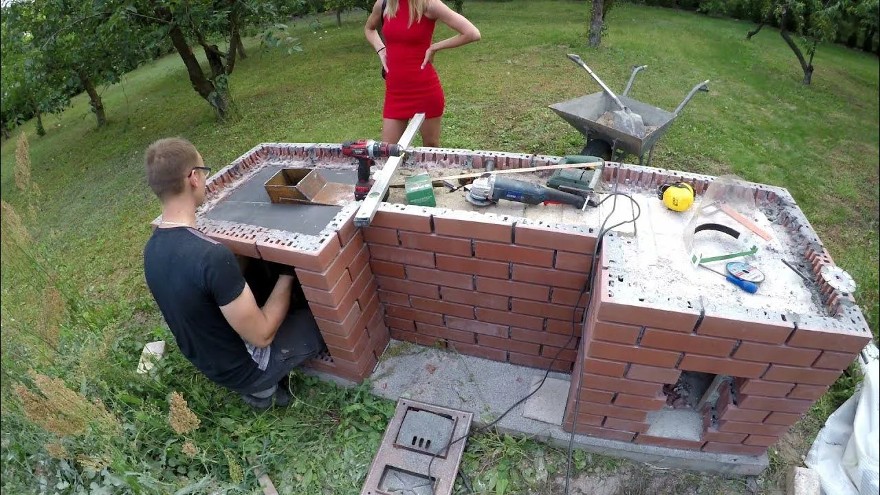 Zdjęcie Jak wymurować grill ogrodowy – krok po kroku do idealnego miejsca na grillowanie