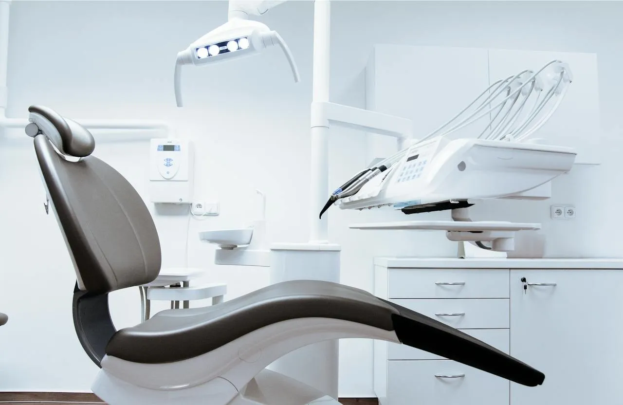 Zdjęcie Czy dentysta wystawia L4? Sprawdź, kiedy to możliwe i dlaczego