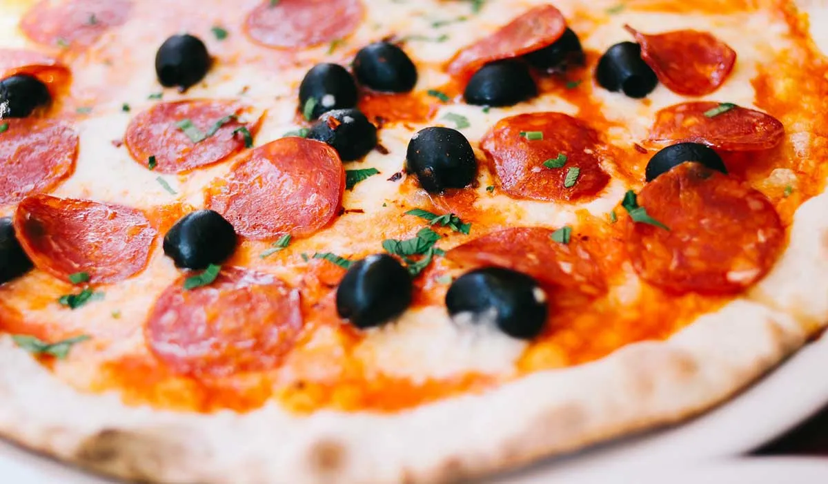 Zdjęcie Réussir sa pizza maison: pâte prête & jambon, guide express