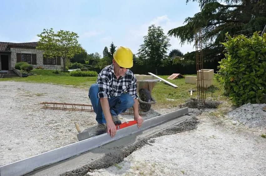 Zdjęcie Jak prawidłowo wykonać fundament pod bramę przesuwną: kompletny poradnik