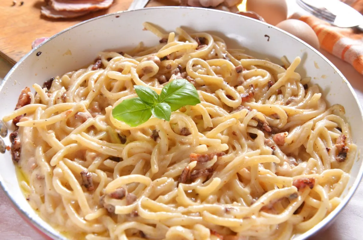 Zdjęcie Jak zrobić spaghetti z gotowym sosem: szybki przepis krok po kroku