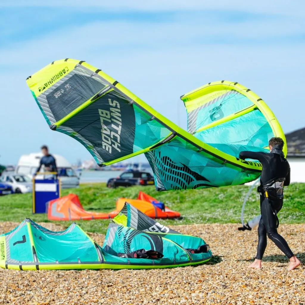 Zdjęcie Kitesurfing co to - poznaj fascynujący świat tego sportu wodnego
