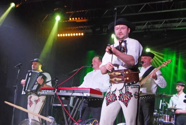 Zdjęcie Ile trwa koncert Baciary? Poznaj szczegóły i zaskakujące fakty