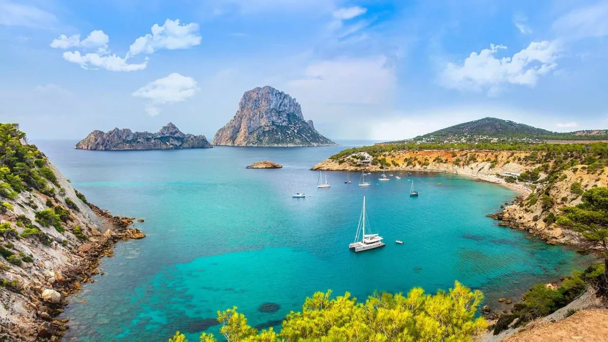 Zdjęcie Ibiza: Trzecia co do wielkości wyspa Balearów z niezwykłymi atrakcjami