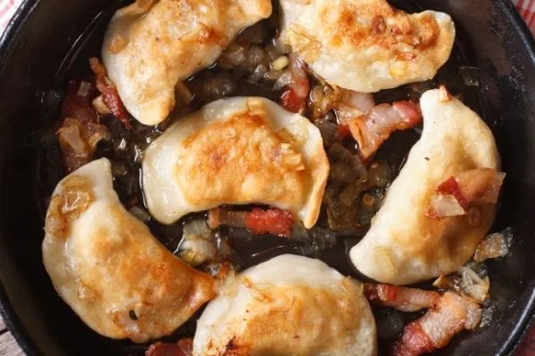 Zdjęcie Jak smażyć pierogi na patelni, aby uniknąć przypalenia i przywierania
