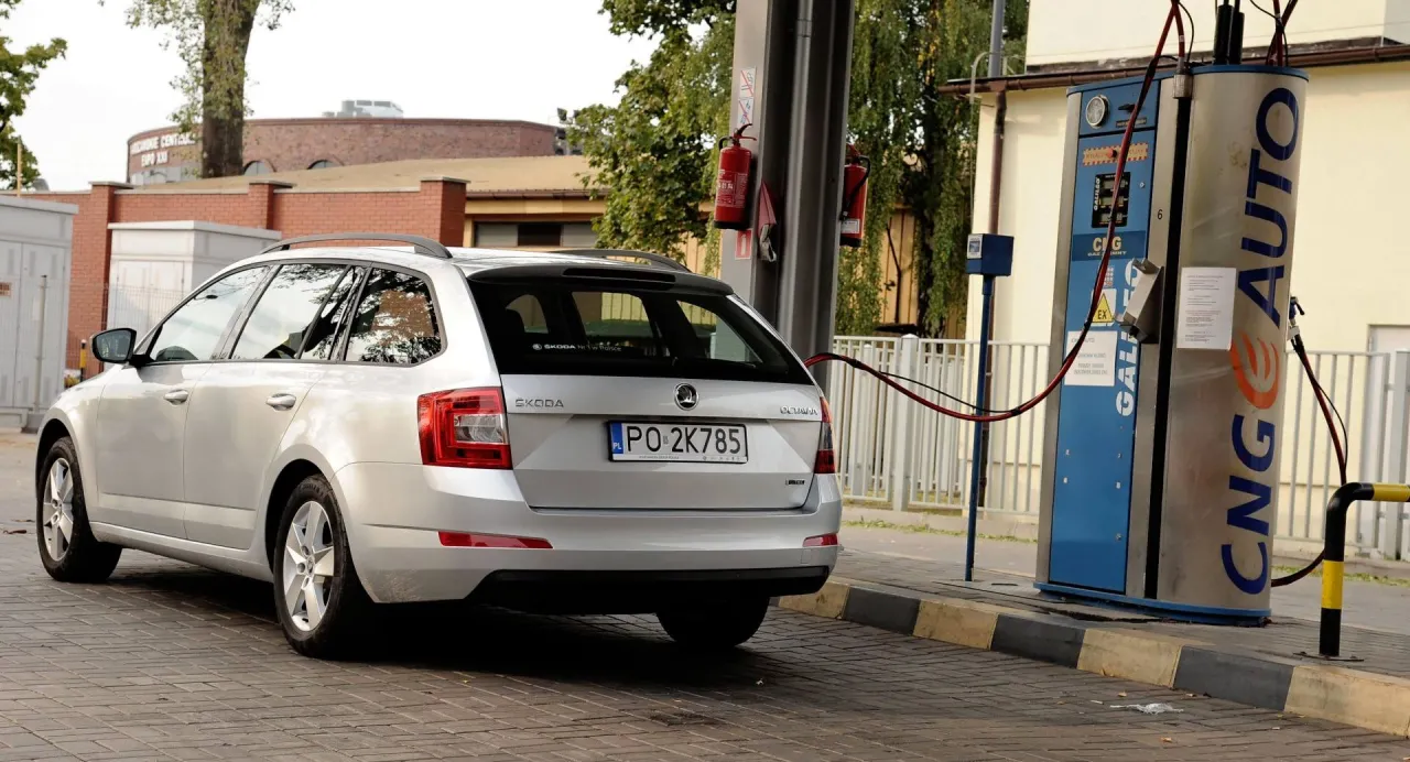 Zdjęcie Ile kosztuje instalacja CNG? Sprawdź, co wpływa na ceny i oszczędności