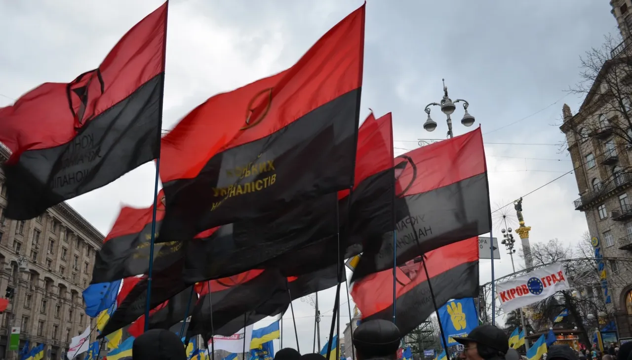 Zdjęcie Jak wygląda flaga banderowska? Odkryj jej tajemnice i znaczenie