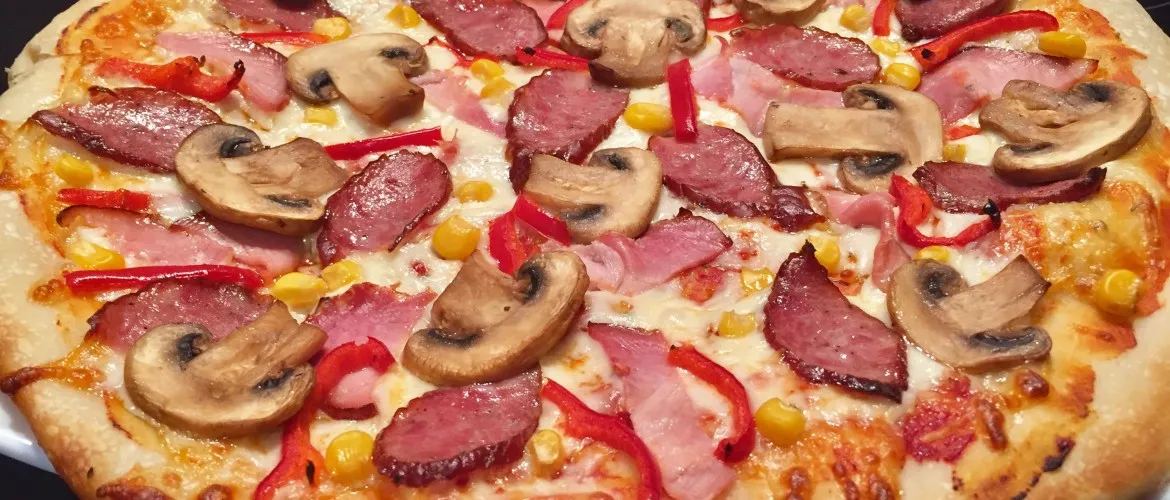 Zdjęcie Przepis na pizzę jak z Pizza Hut - idealne ciasto i dodatki, które pokochasz