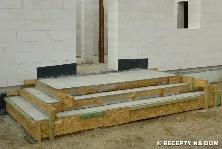 Zdjęcie Schody wejściowe betonowe: Trwałość i estetyka przed domem