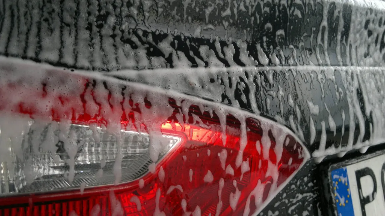 Zdjęcie Czy można myć auto na mrozie? Sprawdź, jak to zrobić bezpiecznie