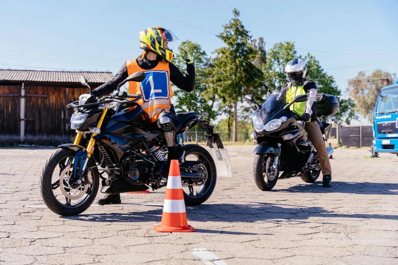 Zdjęcie Jakie prawo jazdy na motor 1000? Oto kluczowe wymagania i koszty